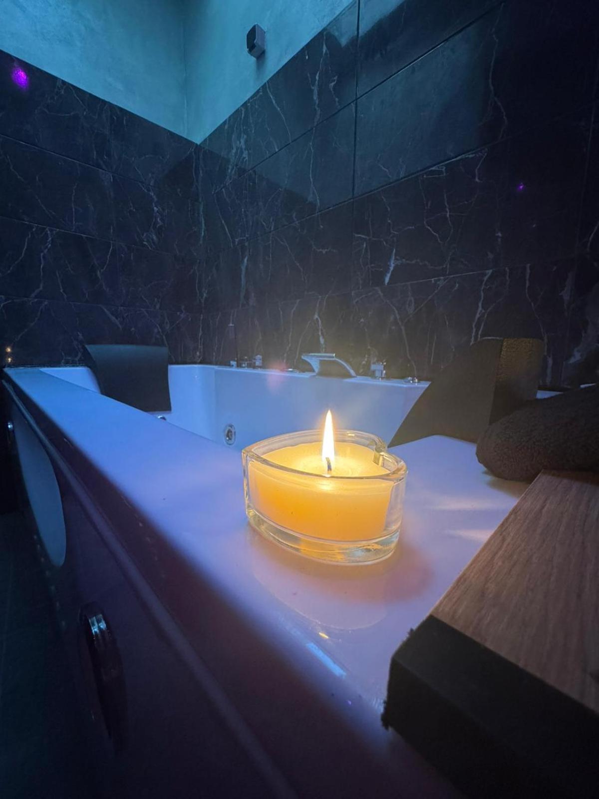 ليون Love Room Spa Jacuzzi المظهر الخارجي الصورة