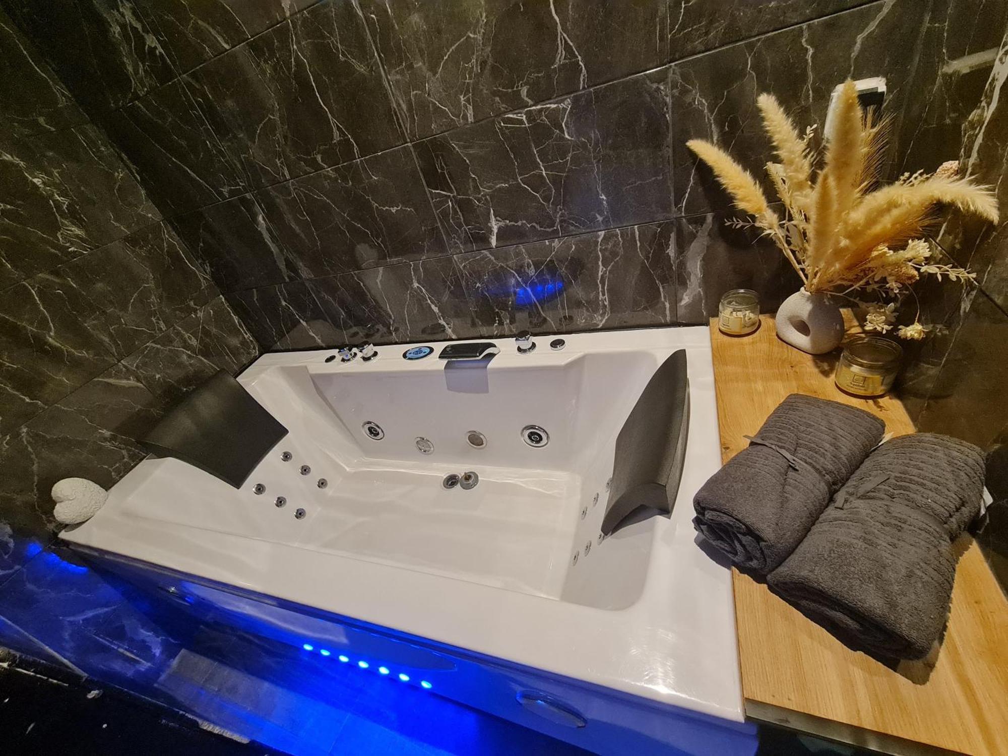 ليون Love Room Spa Jacuzzi المظهر الخارجي الصورة